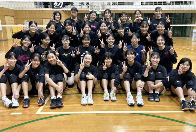 地域貢献活動①  広田中学校女子バレーボール部とのバレーボール教室を開催！