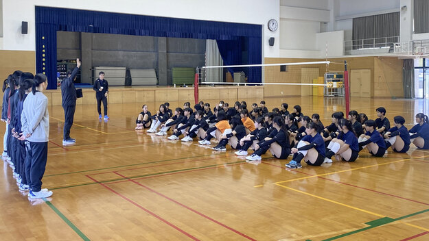 地域貢献活動②「佐世保市部活動地域展開実証事業　中学校女子バレーボール部合同練習会」を開催！